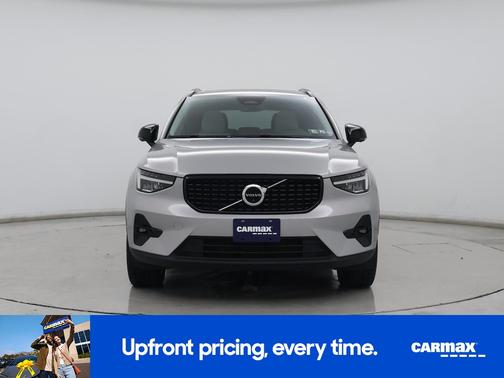 2023 Volvo XC40 B5 Plus Dark Theme