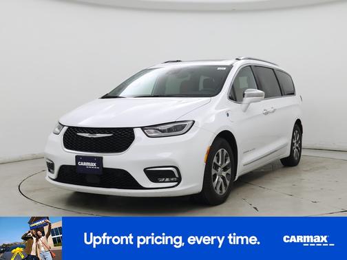 White 2022 Chrysler Pacifica Hybrid Pinnacle