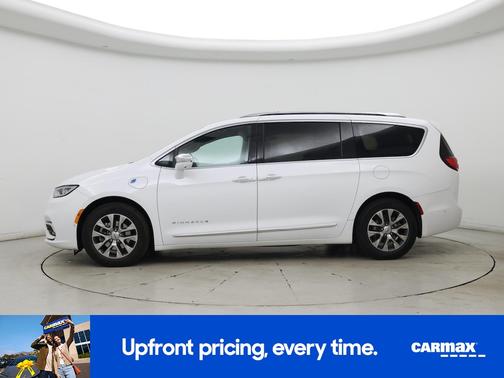 White 2022 Chrysler Pacifica Hybrid Pinnacle