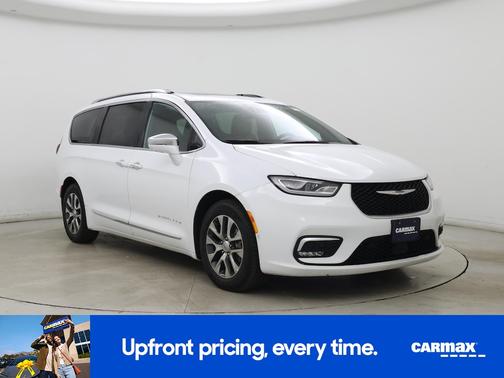 White 2022 Chrysler Pacifica Hybrid Pinnacle