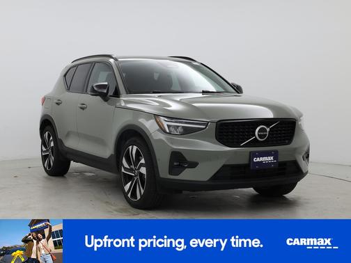 2023 Volvo XC40 B5 Plus Dark Theme