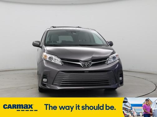 2018 Toyota Sienna XLE
