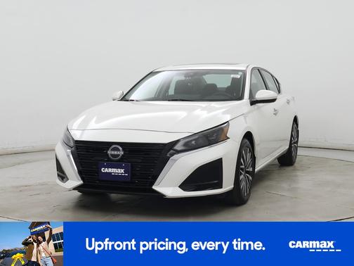 White 2023 Nissan Altima SV