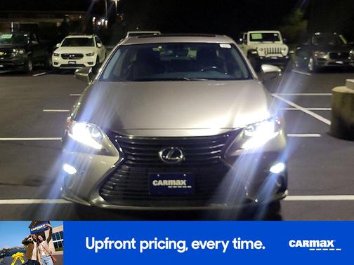 2016 Lexus ES 300h 