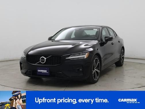 Black 2024 Volvo S60 B5 Plus Dark Theme