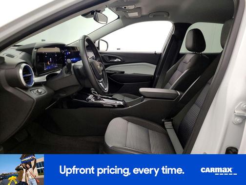 White 2025 Chevrolet Trax LT