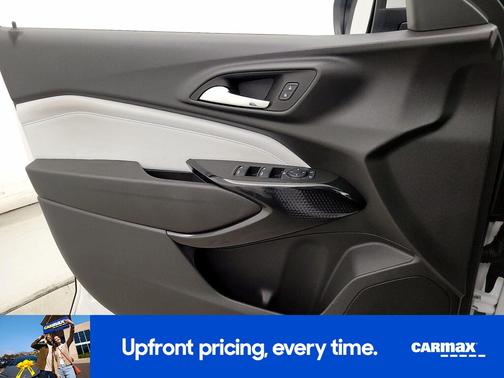 White 2025 Chevrolet Trax LT