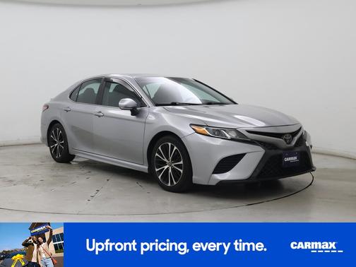 Silver 2018 Toyota Camry SE