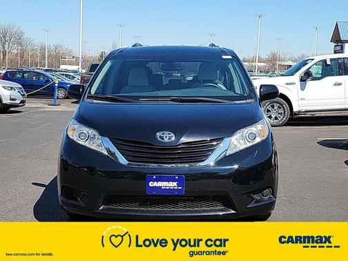 Photo 2 of 25 of 2016 Toyota Sienna LE