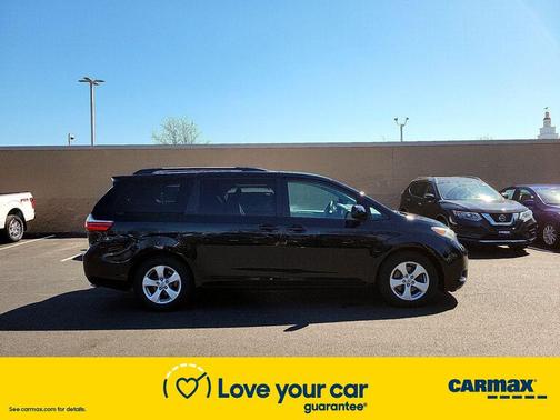 Photo 4 of 25 of 2016 Toyota Sienna LE