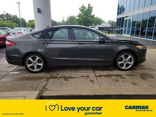 Photo 4 of 23 of 2016 Ford Fusion SE