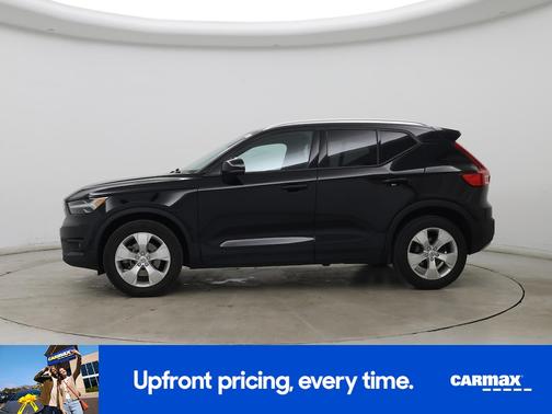 2022 Volvo XC40 T4 Momentum