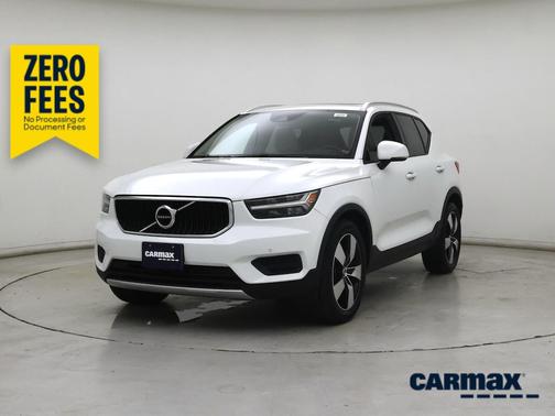 White 2020 Volvo XC40 T5 Momentum