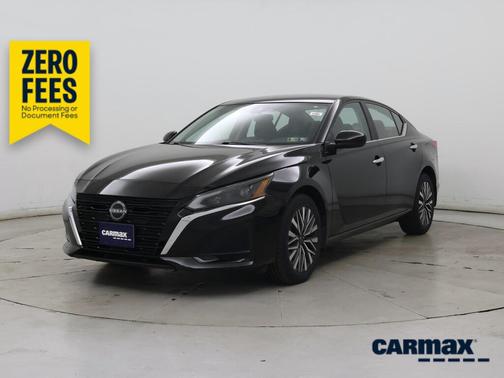 Black 2023 Nissan Altima SV