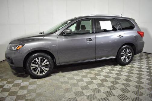 2017 Nissan Pathfinder SV
