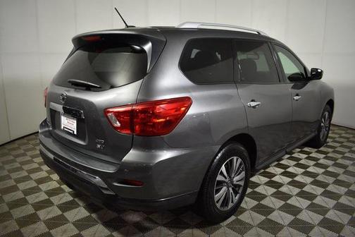 2017 Nissan Pathfinder SV
