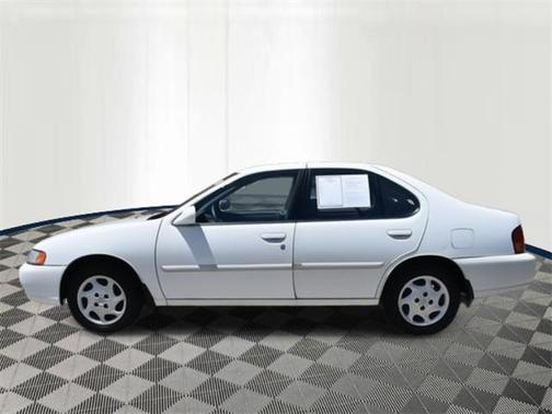 1999 Nissan Altima XE