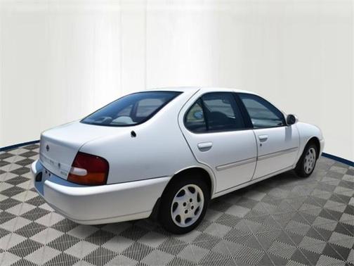 1999 Nissan Altima XE