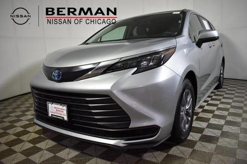 2024 Toyota Sienna LE
