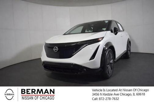 Everest White Pearl Tricoat/Black Diamond Pearl 2023 Nissan ARIYA EVOLVE+