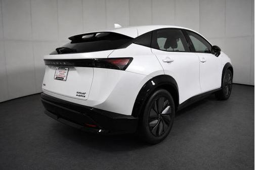 Everest White Pearl Tricoat 2024 Nissan ARIYA EVOLVE+