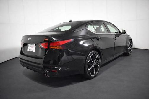 Super Black Clearcoat 2024 Nissan Altima SR FWD