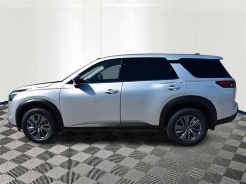 2025 Nissan Pathfinder S