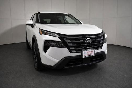 Everest White Pearl Tricoat 2026 Nissan Rogue SV