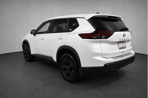 Everest White Pearl Tricoat 2026 Nissan Rogue SV