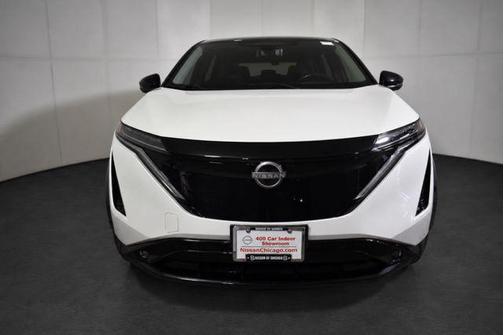 Everest White Pearl Tricoat/Black Diamond Pearl 2023 Nissan ARIYA PLATINUM+