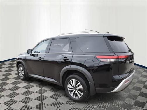 2025 Nissan Pathfinder SL 4WD