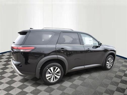 2025 Nissan Pathfinder SL 4WD