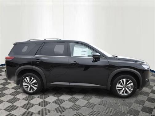 2025 Nissan Pathfinder SL 4WD