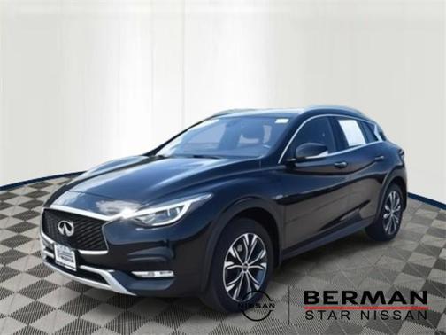 2017 INFINITI QX30 Premium
