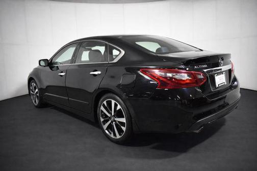 Super Black Clearcoat 2017 Nissan Altima 2.5 SR