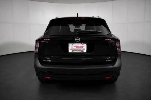 Super Black 2025 Nissan Kicks SV