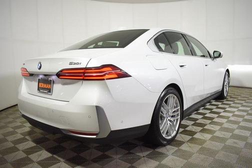 2025 BMW 530 i xDrive