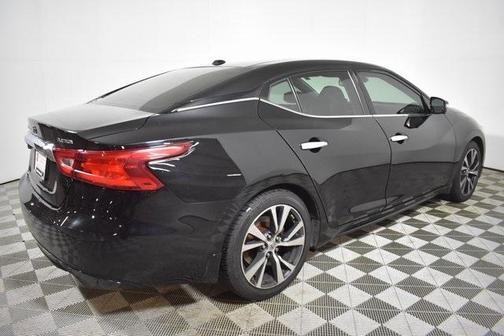 Photo 5 of 35 of 2017 Nissan Maxima 3.5 Platinum
