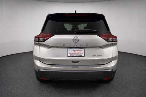 Champagne Silver Metallic/Super Black 2025 Nissan Rogue SL