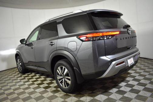 2025 Nissan Pathfinder SL 4WD