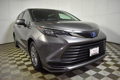 2024 Toyota Sienna LE