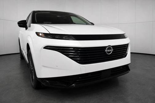 Everest White Pearl Tricoat/Super Black 2026 Nissan Murano Platinum