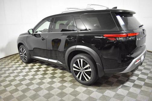 2025 Nissan Pathfinder Platinum 4WD