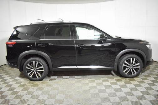 2025 Nissan Pathfinder Platinum 4WD