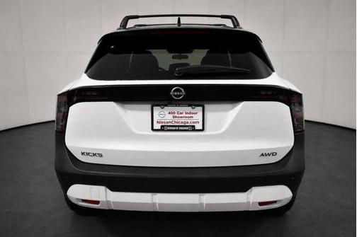 Aspen White Tricoat/Super Black 2026 Nissan Kicks SV