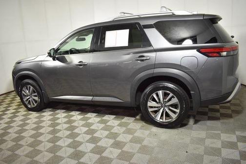 2022 Nissan Pathfinder SL 4WD