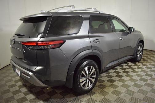 2022 Nissan Pathfinder SL 4WD