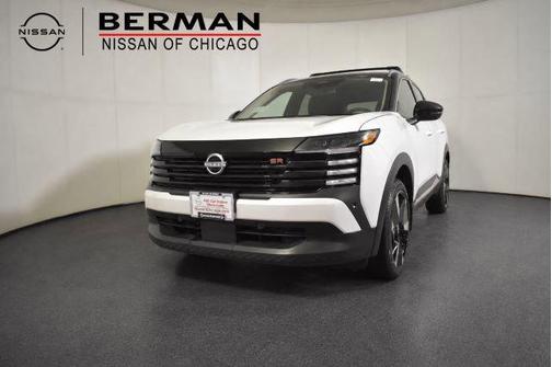Aspen White Tricoat/Super Black 2026 Nissan Kicks SR