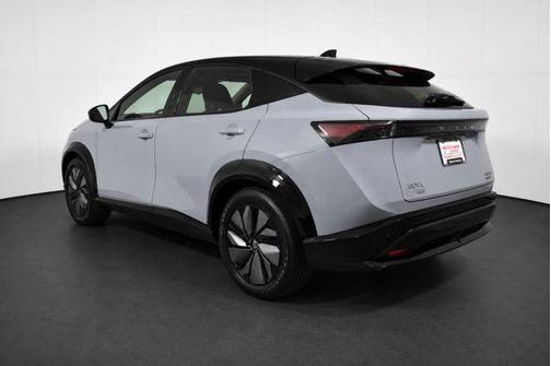 Boulder Gray Pearl/Black Diamond Pearl 2024 Nissan ARIYA EVOLVE+