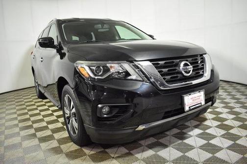 2017 Nissan Pathfinder SV